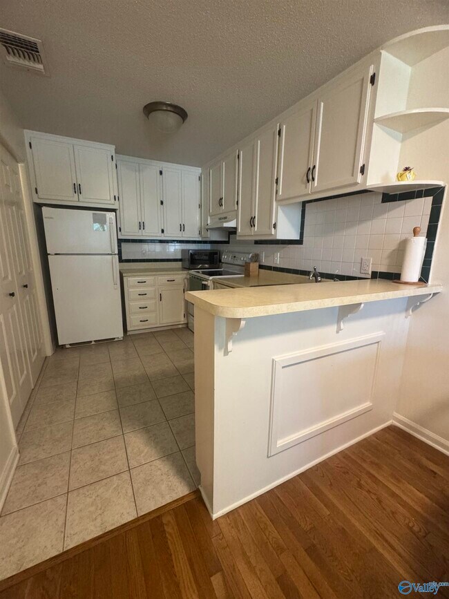 Building Photo - 2132 Belle Grove Dr SW