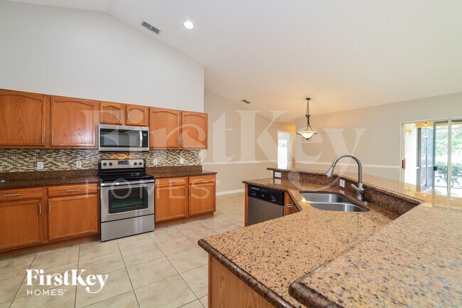 Building Photo - 13219 Lakewind Dr