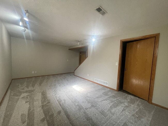 Building Photo - Nice Town Home in Bellevue!