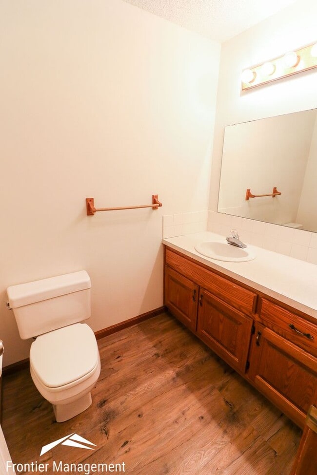 Building Photo - Stunning 2 bedroom duplex in West Manhattan! Large back deck provides beautiful view of Flint Hills!