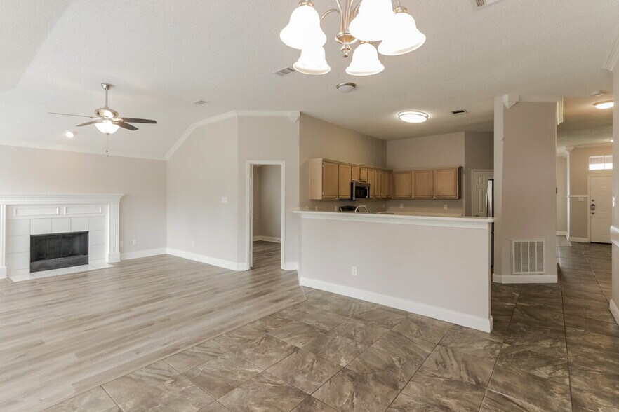 Building Photo - 2524 Hackberry Creek