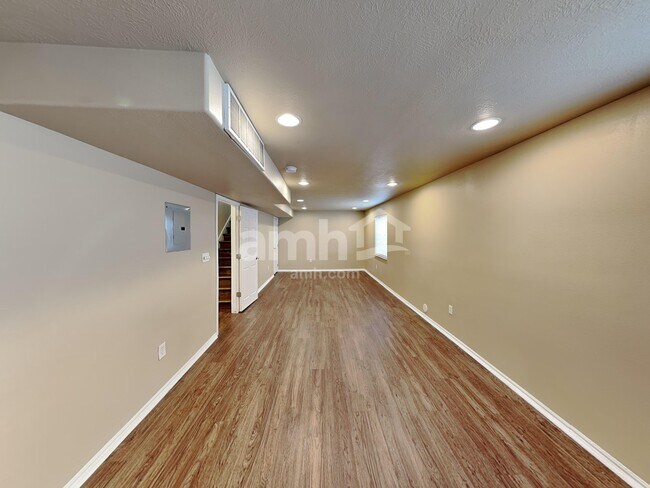 Building Photo - 1877 E Cedar Dr