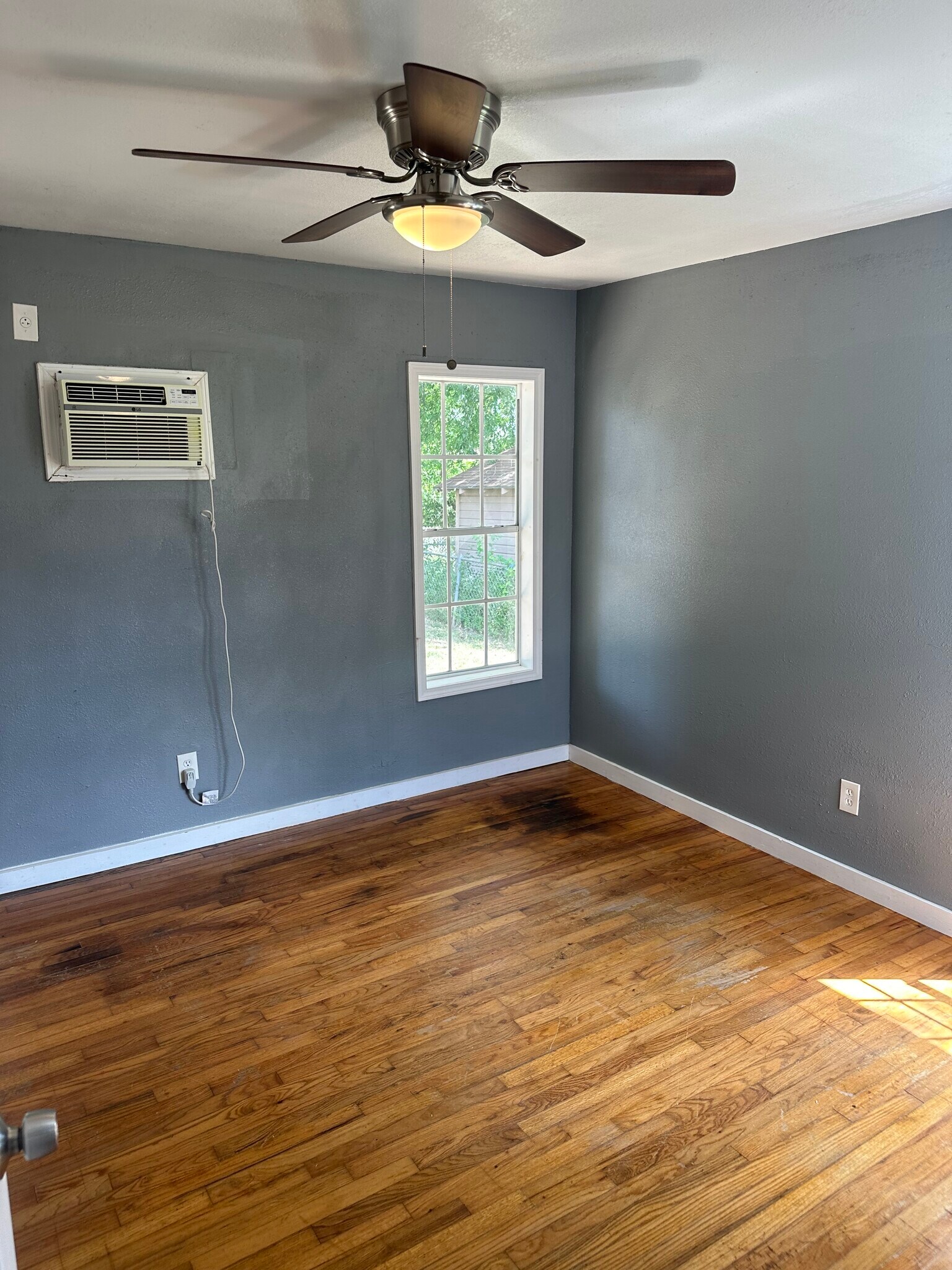 Building Photo - 311 Glamis Ave