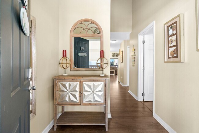 Building Photo - ***Free Utilities ** Seasonal Rental Avail...