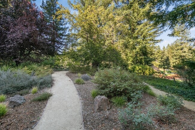 Building Photo - 1202 Sharon Park Dr