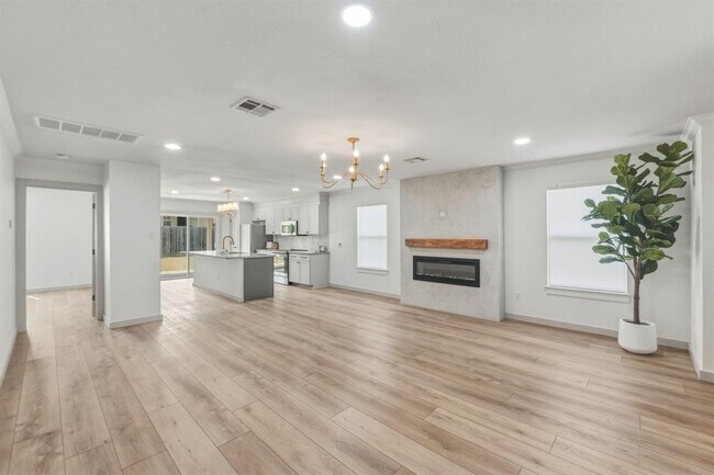 Building Photo - 211 Banner Ave