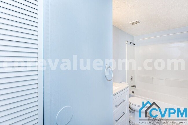 Building Photo - 1406 Point O Woods Ct