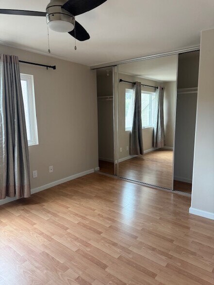 Building Photo - 1527 Royal Way