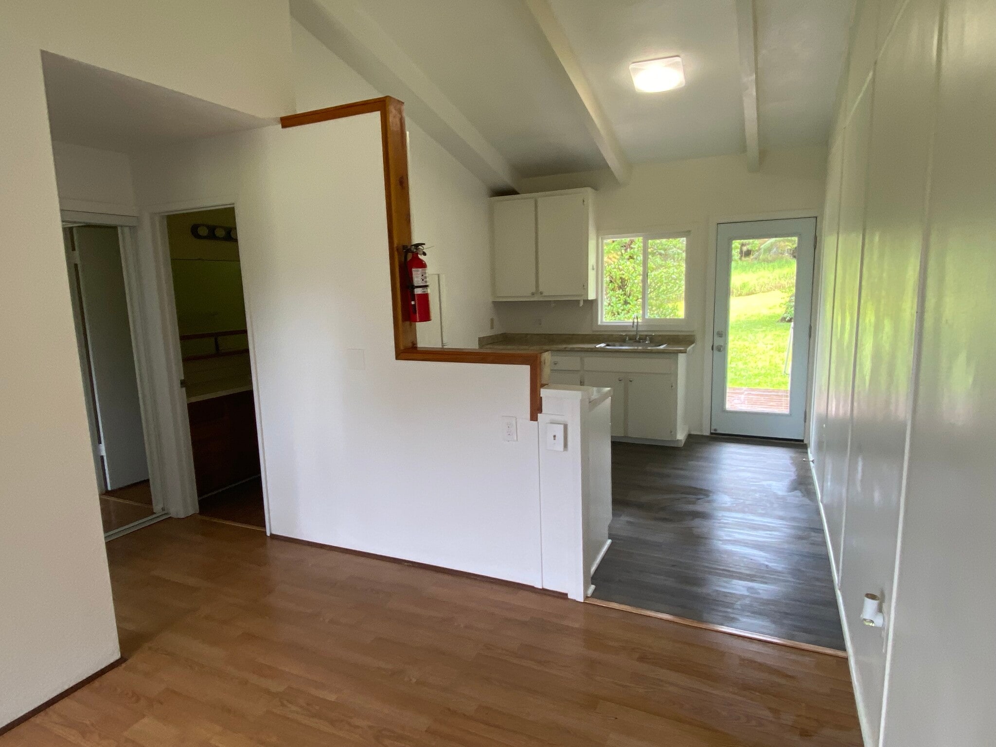 Building Photo - 18-4025 N Glenwood Rd