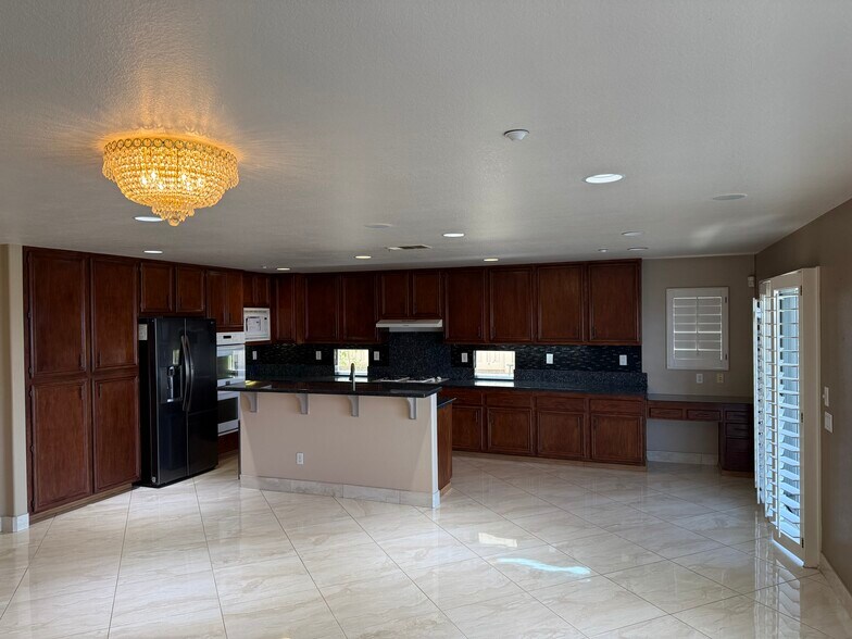 Building Photo - 10234 Valley Waters Dr