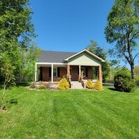 Building Photo - 4/2 Bungalow in Algood City Limits