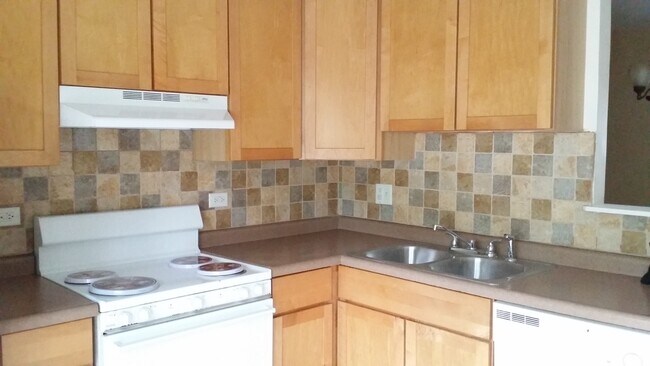 Primary Photo - 183 N Waters Edge Dr