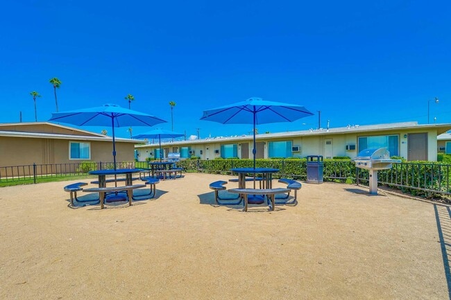 Building Photo - Las Brisas