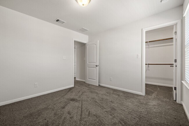 Building Photo - Beautiful Northfields Home | Quartz Counters, Open Floor Plan & Appliances Included