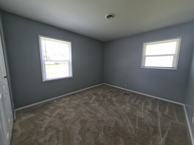 Building Photo - 3921 Malibu Dr