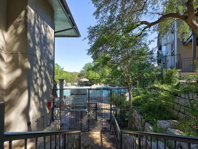 Building Photo - 6000 Shepherd Mountain Cove