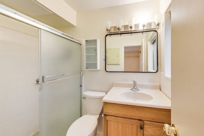 Building Photo - Spacious Parkside Condo with All Utilities...