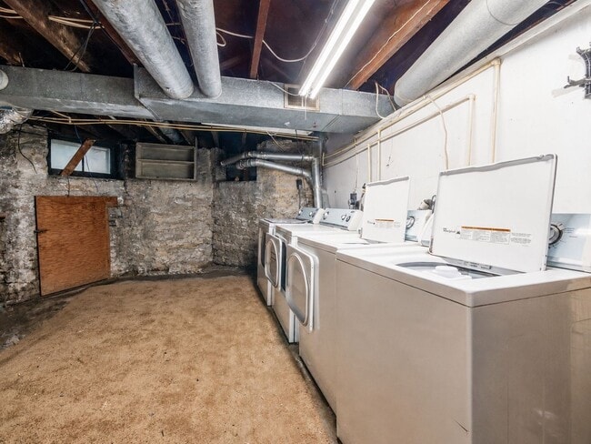 Building Photo - 227 E Northwood Ave