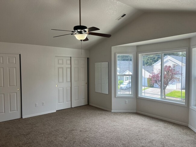 Building Photo - COMING SOON- Spacious Townhouse in Great C...