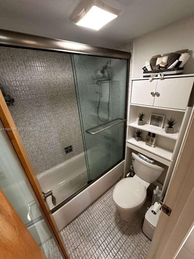 Building Photo - 3401 N Country Club Dr