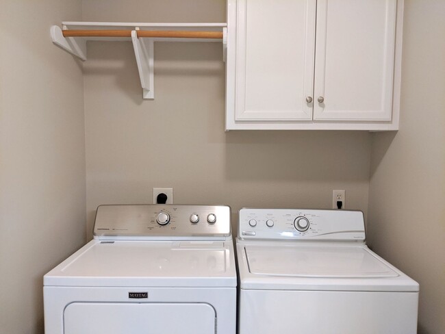 Building Photo - May Move In! 3 Bed 2 Bath In Edelweiss Gar...