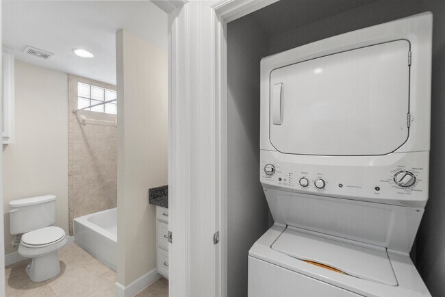 Building Photo - 2710 Hullsmith Dr