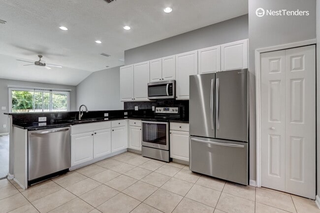 Building Photo - Amelia Island Beauty in Islesworth!