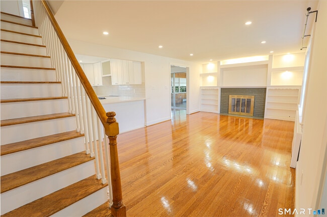 Building Photo - 105 Hyde Rd