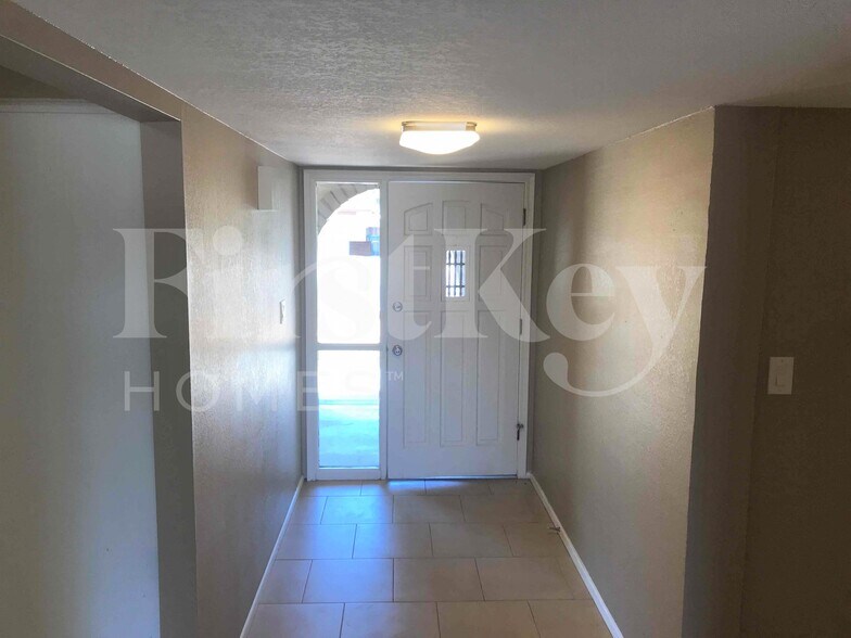 Building Photo - 4507 W Aster Dr