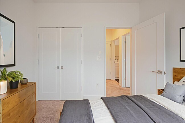 Building Photo - 404 51st St SE