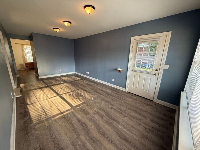 Building Photo - Gulf Breeze Proper - Casablanca - 2 bed, 1 bath