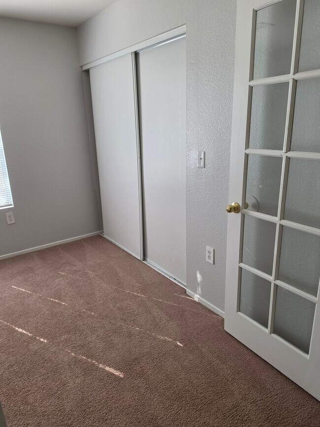 Building Photo - 8452 Boseck Dr
