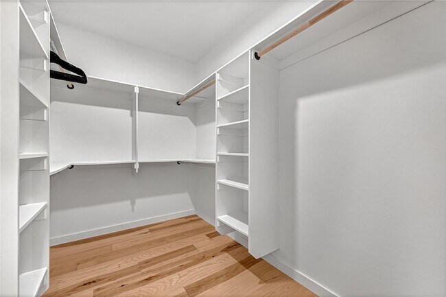 Building Photo - 1433 S Duncan Ave