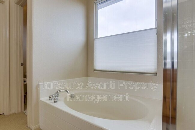 Building Photo - 7332 Escallonia Ct