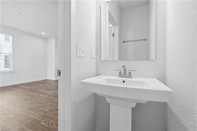 Building Photo - 266 Foxglove Dr