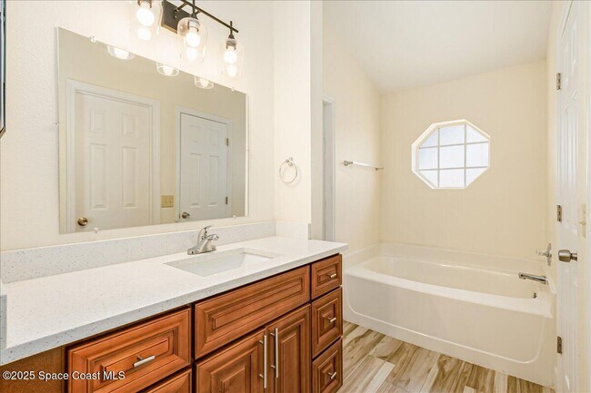 Building Photo - 6651 Fawn Ridge Dr