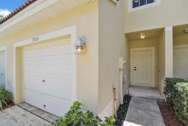 Building Photo - 9700 Porta Leona Ln