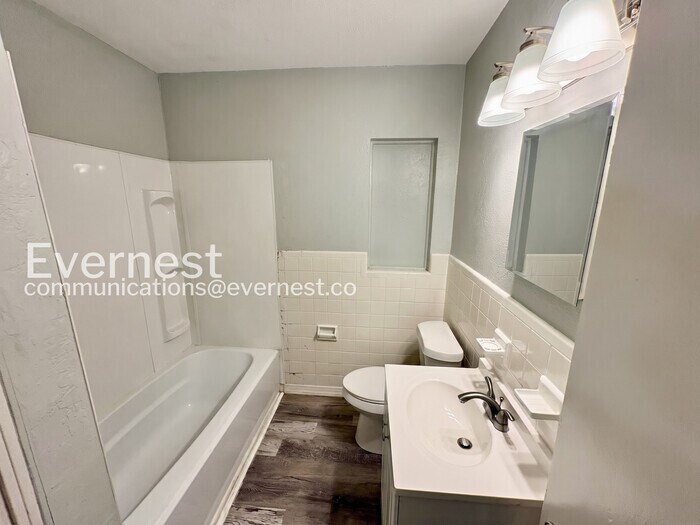 Building Photo - 10115 N Ashley St