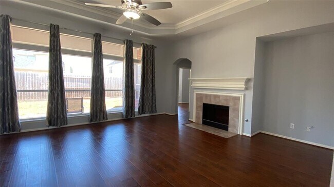 Building Photo - 2614 W Lake Dr