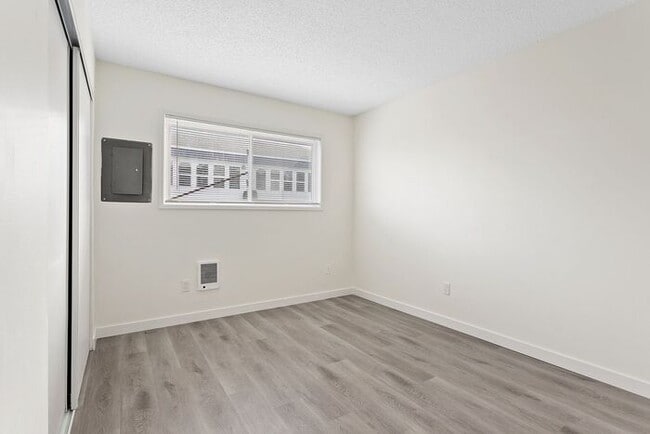 Building Photo - Remodeled 2 bedroom across from Providence...
