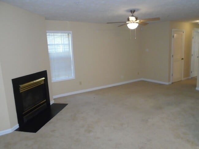 Building Photo - 2Bed / 2 Bath Condo.  Freshly painted, available NOW!!!