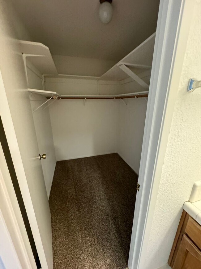 Building Photo - 1042 Awani Dr