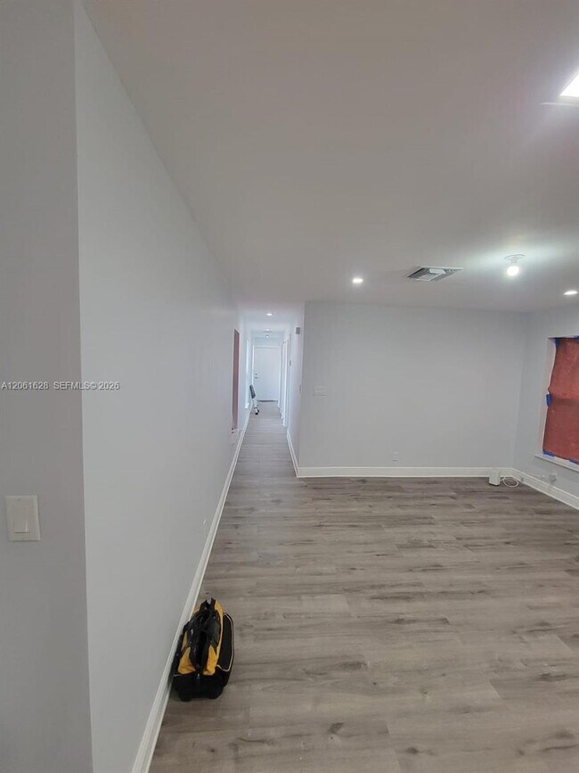 Building Photo - 1809 NW 8th Pl