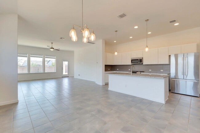 Building Photo - 133 James Rose Ln