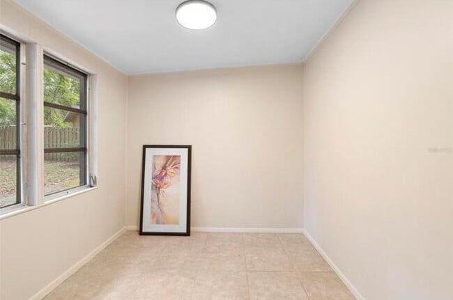 Building Photo - 823 N Arlington Ave