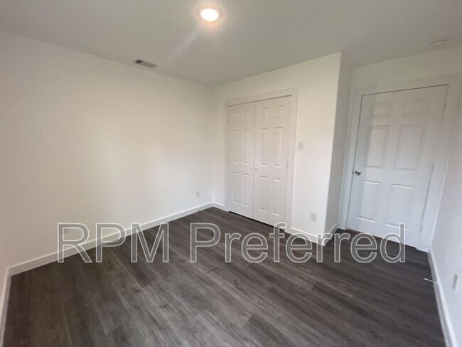 Building Photo - 8226 Linda Vista Rd