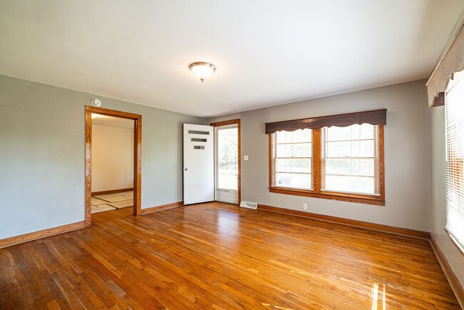 Building Photo - Spacious House on Old Six Mile Rd. - Water...