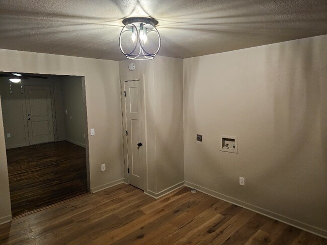 Building Photo - 704 NE Front St