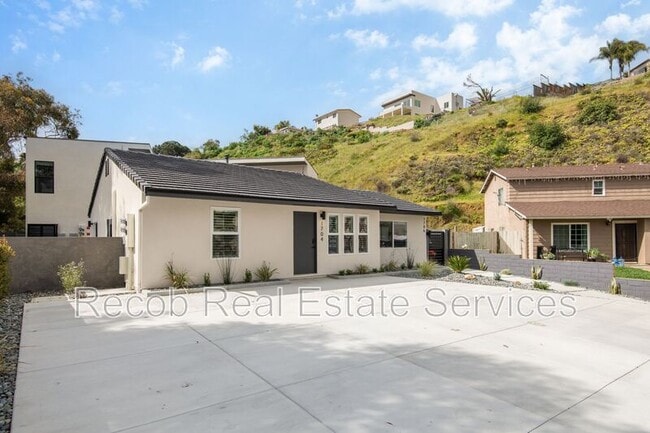 Building Photo - 1704-1710 Hanford Dr