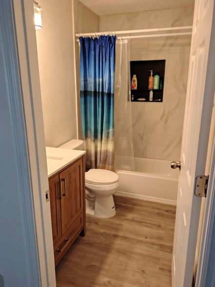 Building Photo - 313 Dirksen Dr